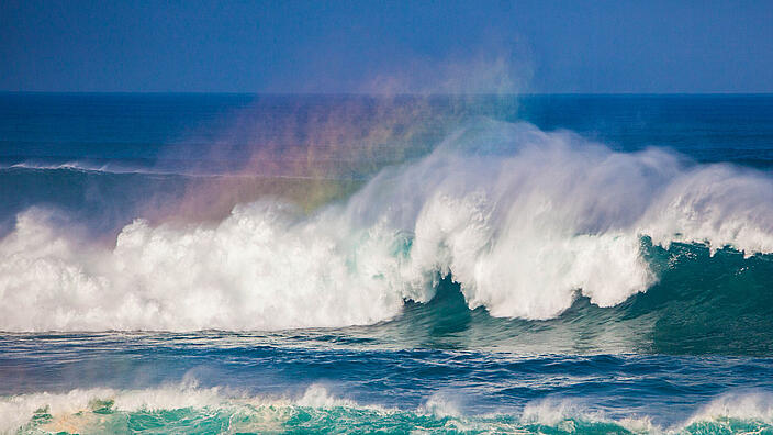 Research Area The Environment and Natural Resources - Ocean | © "Rainbow Wave“ by Anthony Quintano, licensed under a CC BY 2.0 License